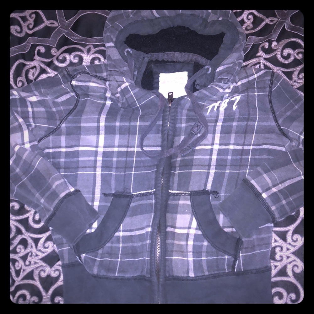 Very nice and warm hoodie!
